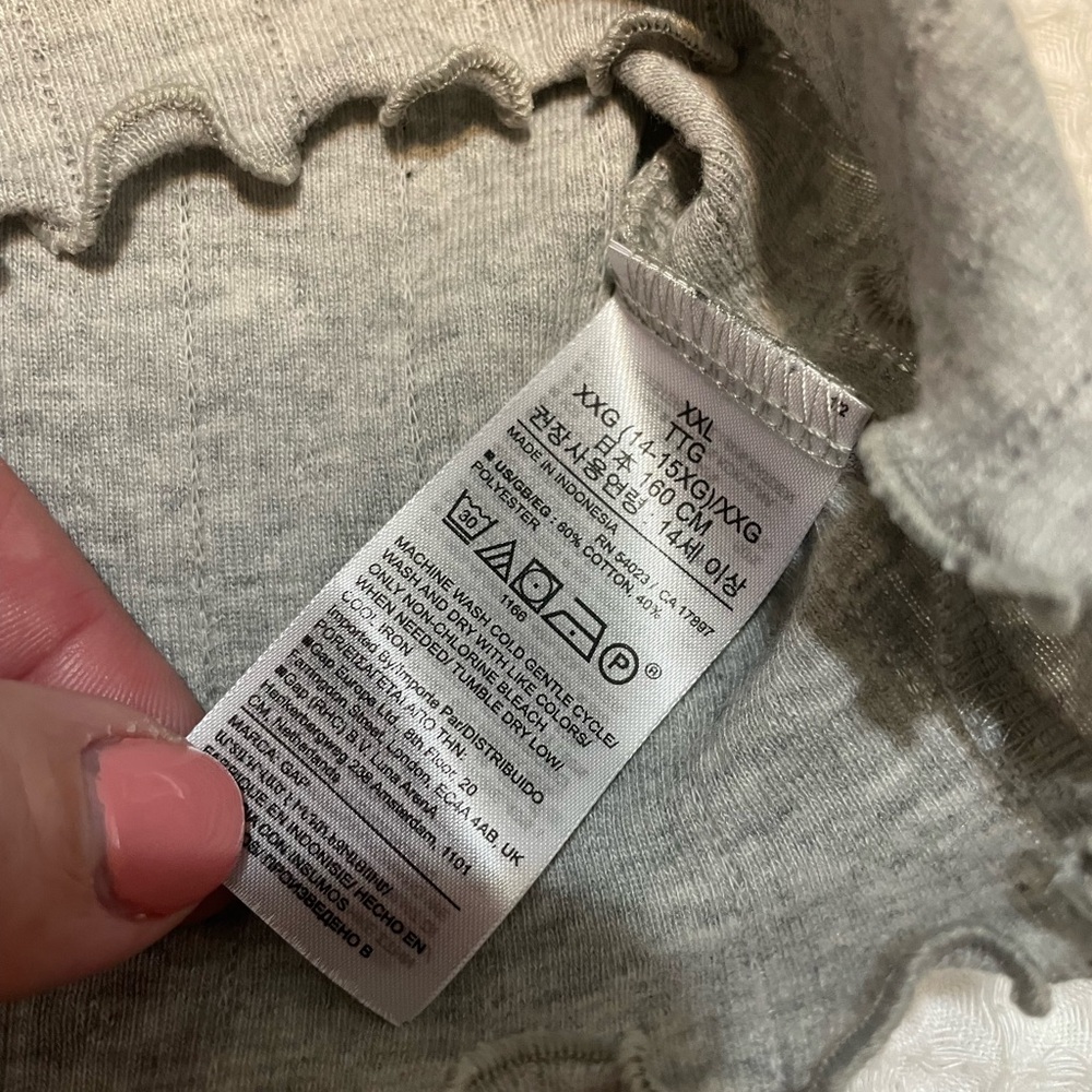 GAP - Gray Ruffle Hem Top - Picture 3 of 5